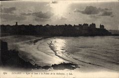 VINTAGE POSTCARD Dinard Effect Iune to the Point of the Inhabitant of Saint Malo