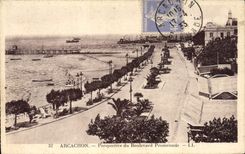 VINTAGE POSTCARD Arcachon View of the Boulevard Walk
