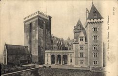 CPA Pau L'Entree du Chateau Cour d'Honneur 