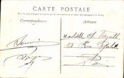 VINTAGE POSTCARD Amiens the Cathedral Frontage