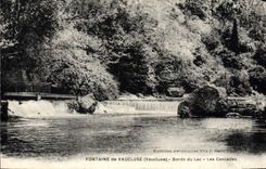 Fuente de la POSTAL de la VENDIMIA de los bordes de Vaucluse de las cascadas del lago