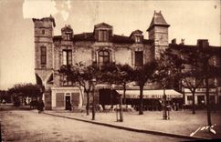 VINTAGE POSTCARD St Jean de Luz the house of Louis XIV