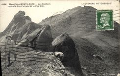 El macizo de la POSTAL de la VENDIMIA de los montajes dora las rocas entre Puy Ferrand y Puy Gros