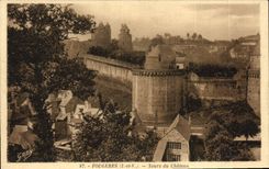 CPA Fougeres Tours Du Chateau