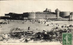 VINTAGE POSTCARD Holy Malo Main beach And the Castle