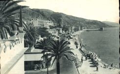 VINTAGE POSTCARD Menton the Walk