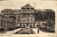 VINTAGE POSTCARD La Baule Royal Hotel