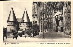 CPA Beauvais Le Porche De Cathedrale Et Le Palais De Justice