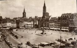 VINTAGE POSTCARD Strasbourg the Kleber Place And the Cathedral Goes
