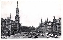 VINTAGE POSTCARD Brussels Town hall and Town square