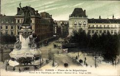 CPA Paris Place de la Republique Lion