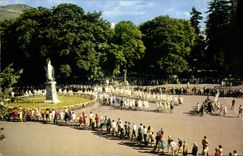 CPM Lourdes La Procession