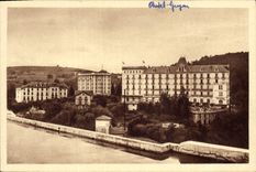 VINTAGE POSTCARD Chatel Guyon hotels