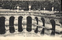 Baños romanos de Nimes de la POSTAL de la VENDIMIA