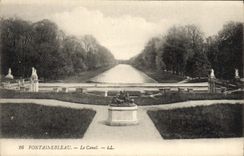 VINTAGE POSTCARD Fontainebleau the Canal