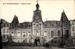 VINTAGE POSTCARD Fontainebleau the Town hall