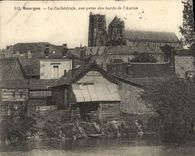 POSTAL Bourges de la VENDIMIA la catedral vista de los bordes de Auron
