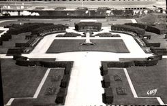 CPM Deauville Plage Fleurie Les jardins