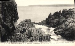 VINTAGE POSTCARD Pointe Of the Strong current the Bay of Trespass and the Point of Van Vues through the rocks
