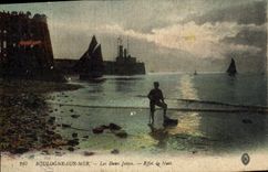 VINTAGE POSTCARD Boulogne On Sea the Two Piers Night effect Boat