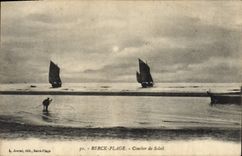 VINTAGE POSTCARD Berck Beach Sunset Boats