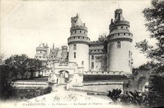 CPA Pierrefonds Le Chateau La Facade et L'Entree