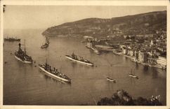 VINTAGE POSTCARD Villefranche the Squadron splits Bateaux of them
