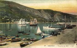 POSTAL de la VENDIMIA Menton vista de los barcos del topo