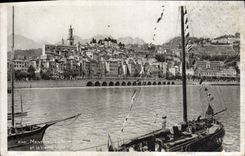 CPA Menton Le Port et la Vieille Ville Bateau