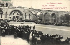 VINTAGE POSTCARD Heavy the Blessing of Blessed Sacrament given to the patients in front of the church of the rosary