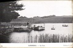 VINTAGE POSTCARD Heavy the Lake Boats