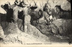 VINTAGE POSTCARD Caves of Betharram Caves