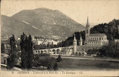 VINTAGE POSTCARD Heavy the Large one and Small Jer the Basilica