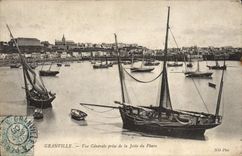 CPA Granville Vue Generale Prise de la Jetee du Phare Bateaux