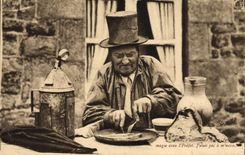 CPA La Normandie Homme Folklore