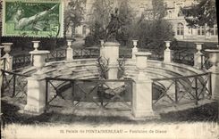VINTAGE POSTCARD Palate of Fontainebleau Fountain of Diane