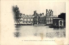 CPA Chateau de Fontainebleau Facade du Chateau sur L'Etang
