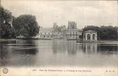 VINTAGE POSTCARD Park De Fontainebleau the Pond and its House