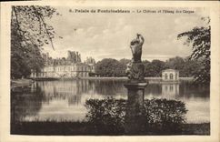 CPA Palais de Fontainebleau Le Chateau et l'Etang des Carpes