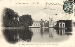 CPA Palais de Fontainebleau Etang des Carpes et Pavillon de L'Empereur