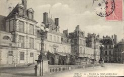 CPA Palais de Fontainebleau Facade sur la Cour des Adieux