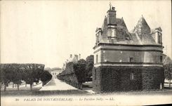 VINTAGE POSTCARD Palate of Fontainebleau the Sully House