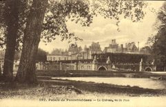 CPA Palais de Fontainebleau Le Chateau vu du Parc