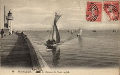 VINTAGE POSTCARD Honfleur Returned of the Boats of sin