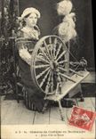 CPA Histoire du Costume en Normandie Jeune fille au rouet Folklore