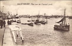 VINTAGE POSTCARD Le Havre a Sight of before port Boats