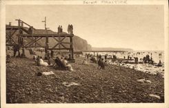 VINTAGE POSTCARD Dieppe the pier and the beach has low tide