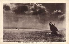 CPA En Pleine Mer Effet de Nuages Bateau