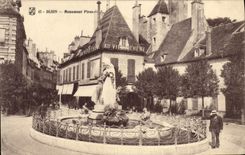 VINTAGE POSTCARD Dijon Piron Monument With the ancient oak