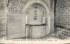 CPA Cathedrale De Chartres Notre Dame Terre Puits des Saints Forts premiers martyrs